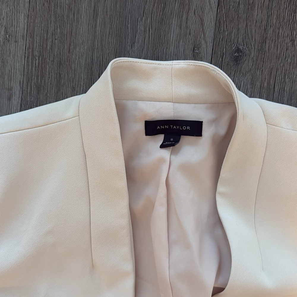 Ann Taylor Cream Blazer Structured Minimalist Design - Picture 2 of 3